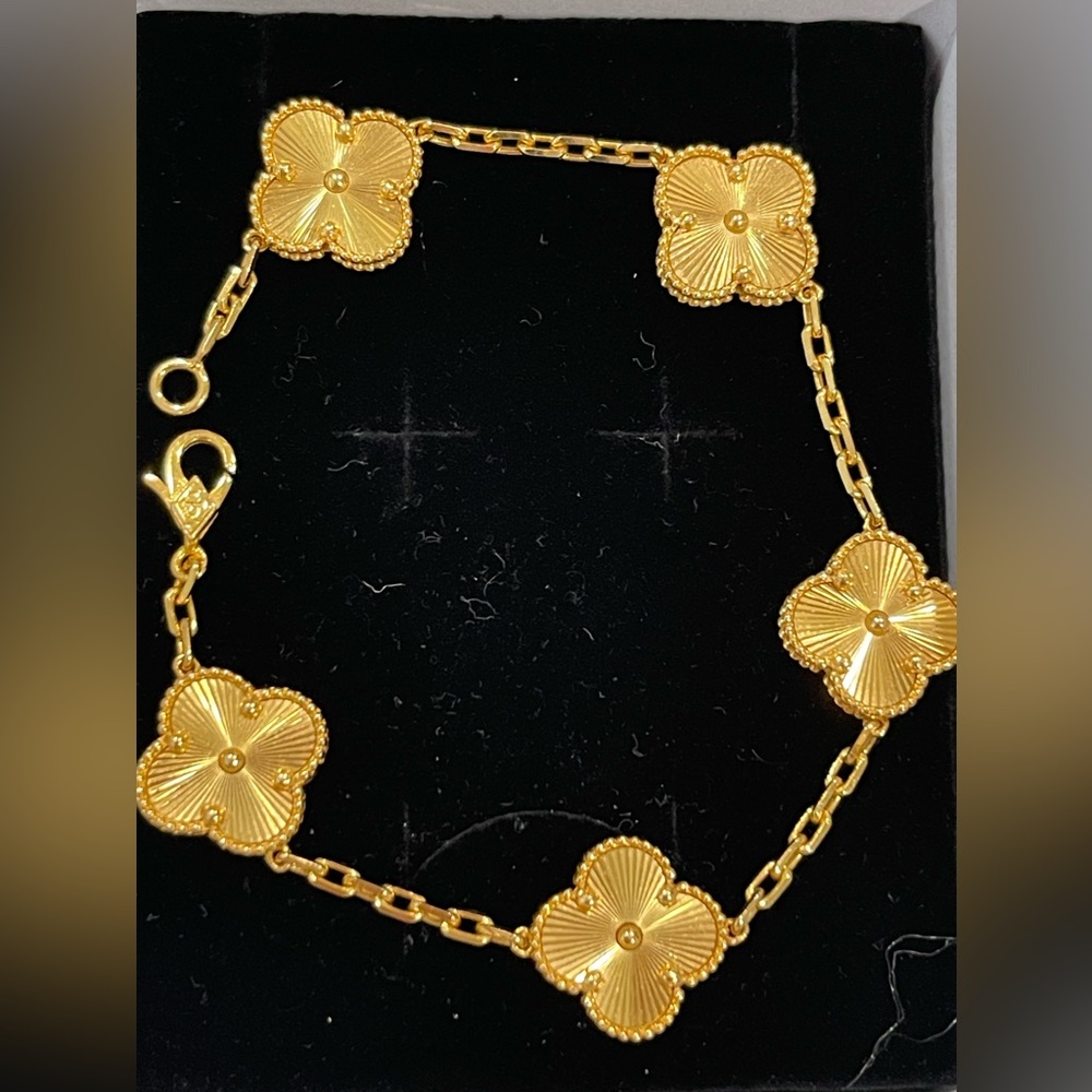 21k Gold 5 Clover Bracelet